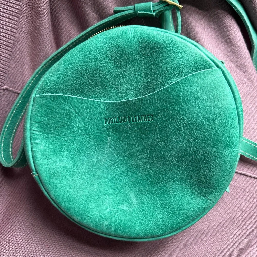 Portland Leather Goods PLG Large Circle Crossbody Bag in Surf Green Teal Blue - Picture 1 of 8